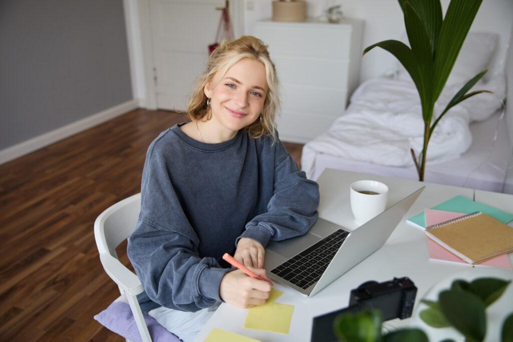 Brigády umožňují studentům získat první pracovní zkušenosti a vlastní příjem už během studia.