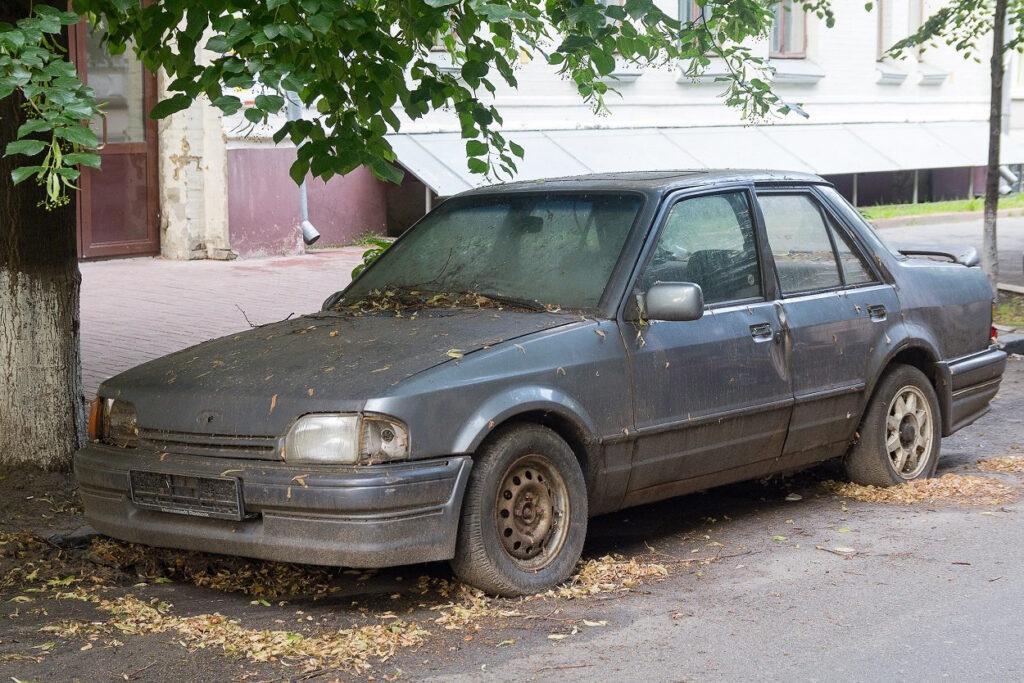 Pokud se chce majitel vyhnout sankcím, nesmí auto v depozitu zaparkovat na veřejných místech.
