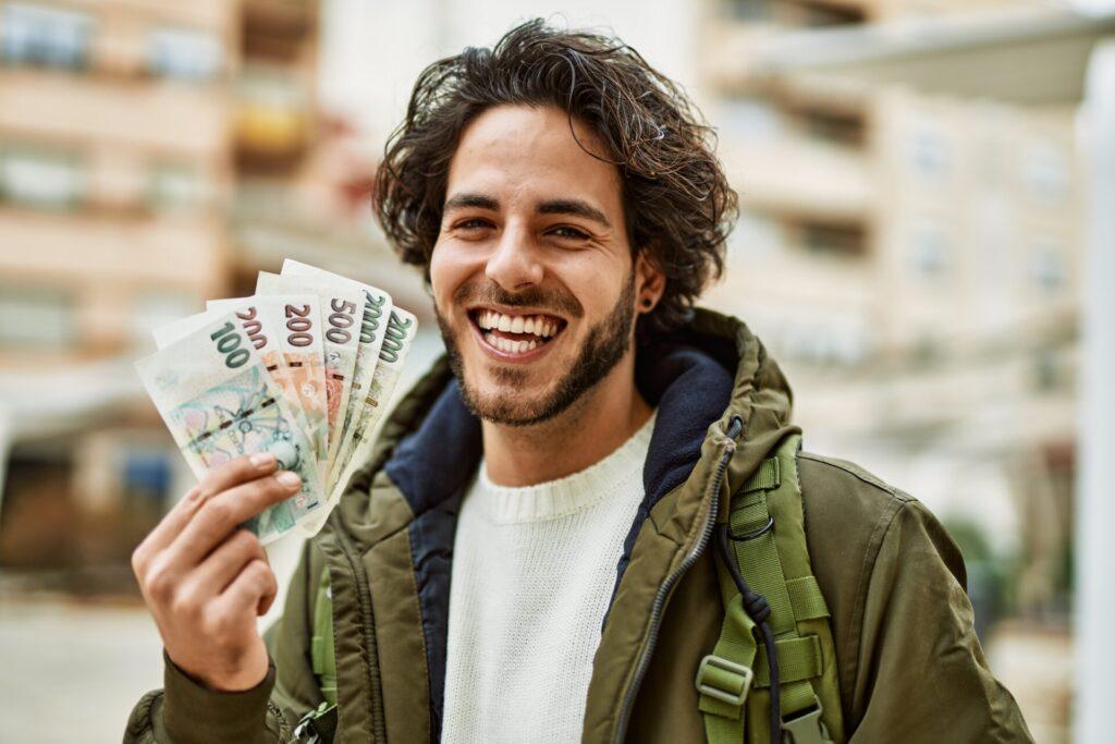 Někteří soukromníci mohou dlužníky lákat i na nebankovní půjčku 200 000 ihned bez registru a online.